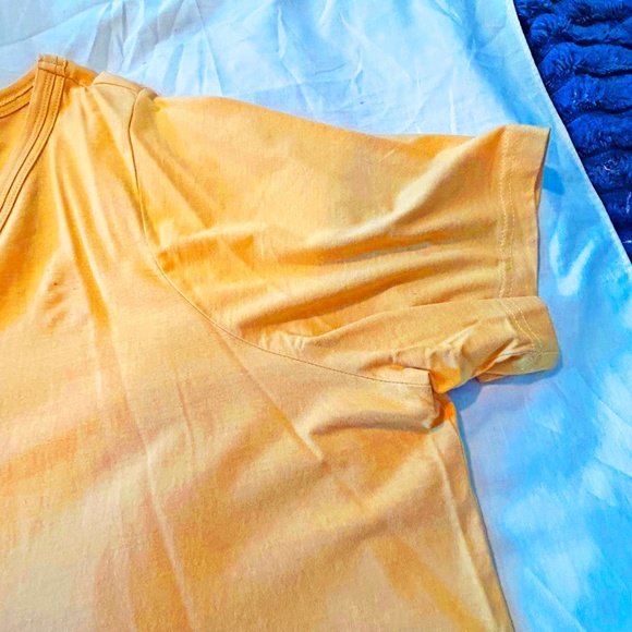 NEW PHOTOS! T-SHIRT, GOLD, SIZE 4X, SHORT SLEEVES, SIDE SPLITS, SCOOP NECK, LONG - Picture 7 of 11